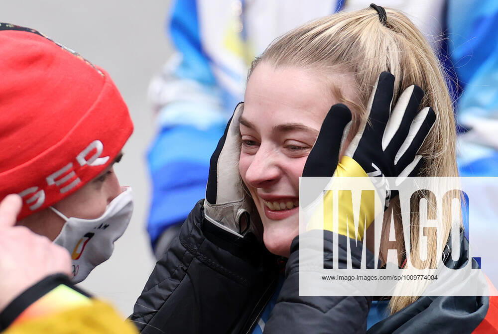 (220212) -- BEIJING, Feb. 12, 2022 -- Hannah Neise of Germany celebrates after winning the gold medal in the skeleton women heat of Beijing 2022 Winter Olympics at National Sliding Centre in Yanqing District, Beijing, capital of China, Feb. 12, 2022. ) (BEIJING2022)CHINA-BEIJING-OLYMPIC Winter games, Winterspiele,Spiele, Summer games SKELETON-WOMEN HEAT (CN) YaoxJianfeng