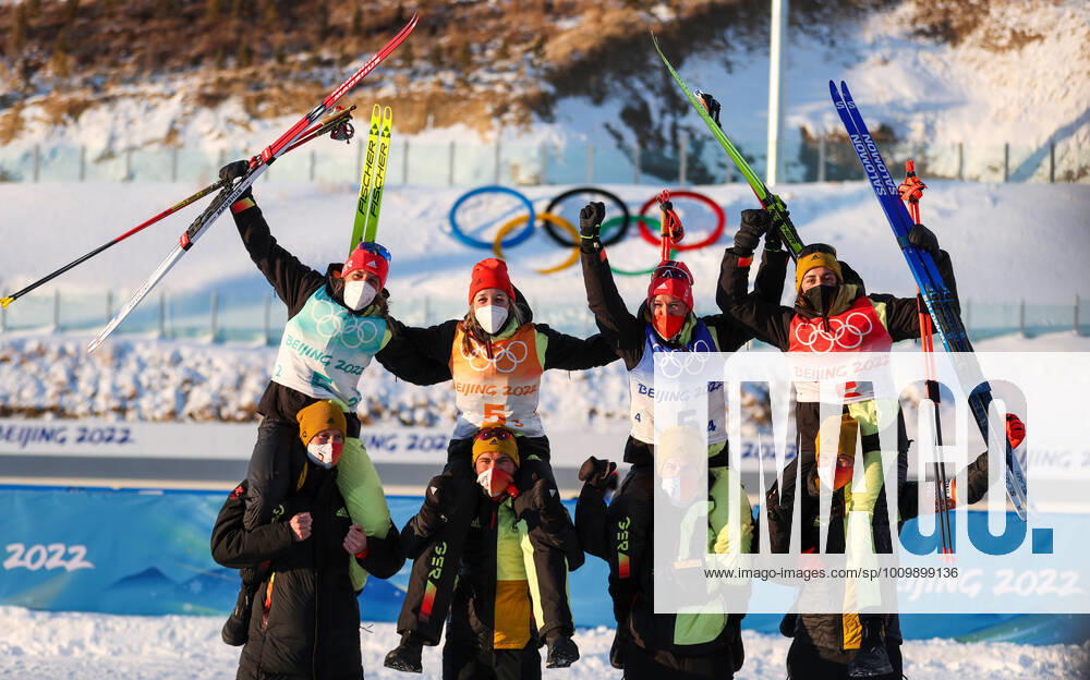 KW 07 ZHANGJIAKOU, CHINA - FEBRUARY 16, 2022: Athletes Vanessa Hinz, Franziska Preuss, Denise Herrmann and Vanessa Voigt (L-R) of Germany celebrate their bronze medals during a flower ceremony after the women s 4x6km biathlon relay race at the National Biathlon Centre as part of the 2022 Winter Olympic Games, Olympische Spiele, Olympia, OS Sergei Bobylev TASS TS12381D