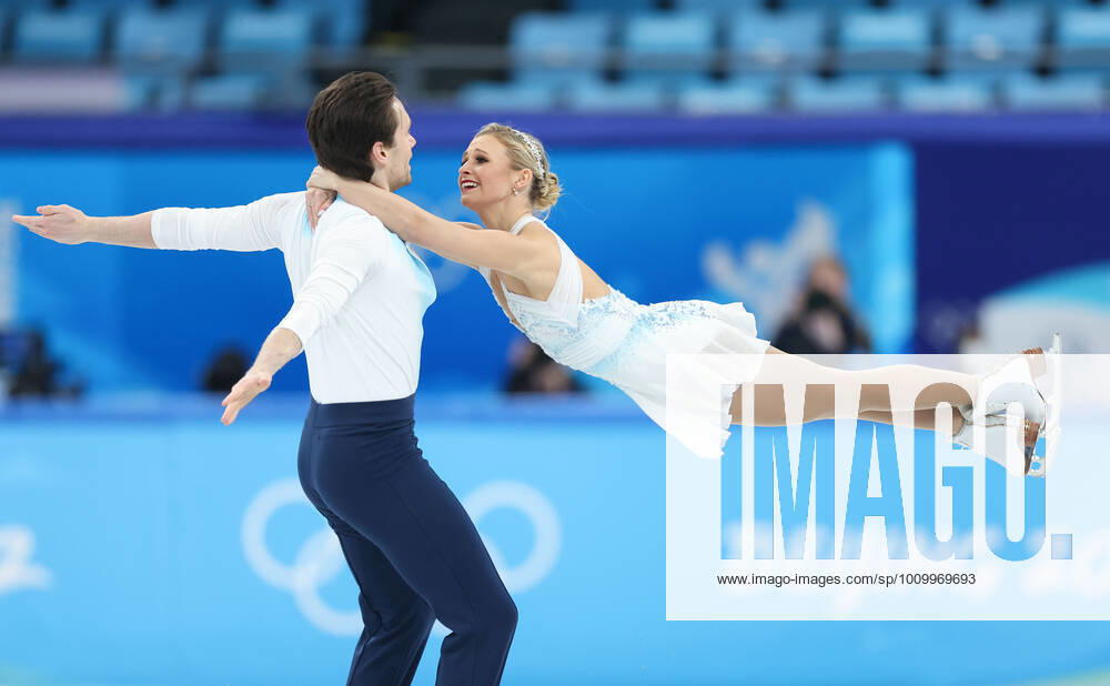 (220219) -- BEIJING, Feb. 19, 2022 -- Kirsten Moore-Towers (R) Michael Marinaro of Canada perform during the Figure skating, Eiskunstlauf pair skating free skating of the Beijing 2022 Winter Olympics at Capital Indoor Stadium in Beijing, capital of China, Feb. 19, 2022. ) (BEIJING2022)CHINA-BEIJING-OLYMPIC Winter games, Winterspiele,Spiele, Summer games FIGURE SKATING-PAIR SKATING-FREE SKATING (CN) LanxHongguang