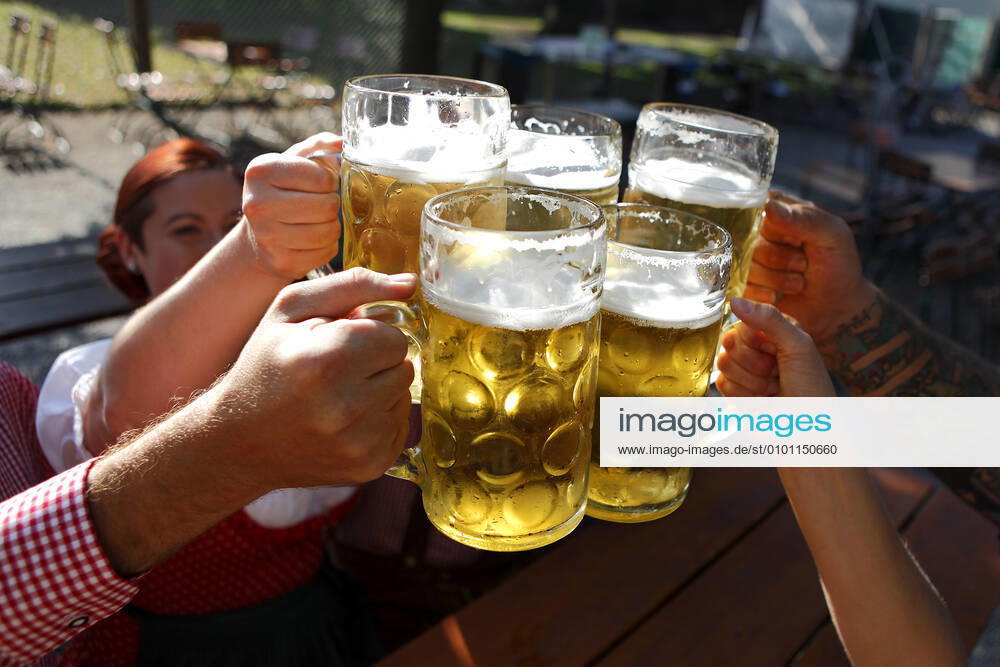 Beer,beer garden,toast pgg-gk2,model released, Symbolfoto