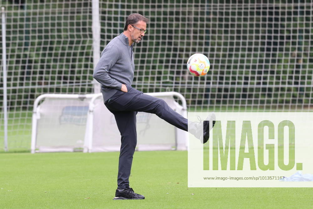 DEU, DFL, 1 FBL Hertha BSC, Training, 01 08 2022, Sportforum, Berlin, DEU, DFL, 1 FBL Hertha BSC, Training, im Bild Fredi Bobic Geschaeftsfuehrer, Hertha BSC Berlin DFL regulations prohibit any use of Photographs as image sequences and or quasi video nordphotoxGmbHx xEngler nph00076