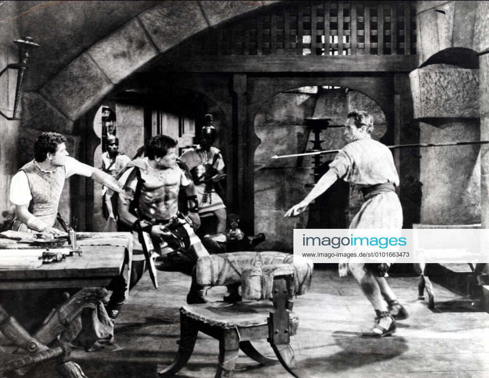 BEN HUR BEN HUR CHARLTON HESTON Date: 1959. Strictly editorial use only in conjunction with the promotion of the film. Credit line mandatory. This image is copyright of the film company and is supplied under the terms of issue as film still. No commercial or book cover use permitted without prior consent from the film company. Mandatory credit line: Image courtesy MGM Ronald Grant Archive Mary Evans
