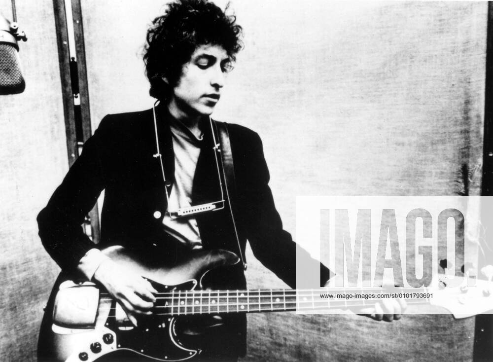 FESTIVAL FESTIVAL BOB DYLAN Date: 1967. Strictly editorial use only in conjunction with the promotion of the film. Credit line mandatory. This image is copyright of the film company and is supplied under the terms of issue as film still. No commercial or book cover use permitted without prior consent from the film company. Mandatory credit line: Image courtesy PATCHKE PRODUCTIONS Ronald Grant Archive Mary Evans