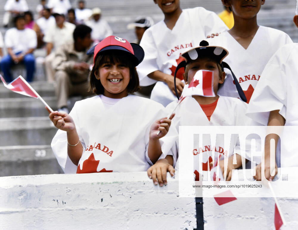 06 06 86 Hungary Canada Mexico, Irapuato, 06 06 1986, football, FIFA World Cup 1986 in Mexico, Hungary Canada 2 0 Canadian fans