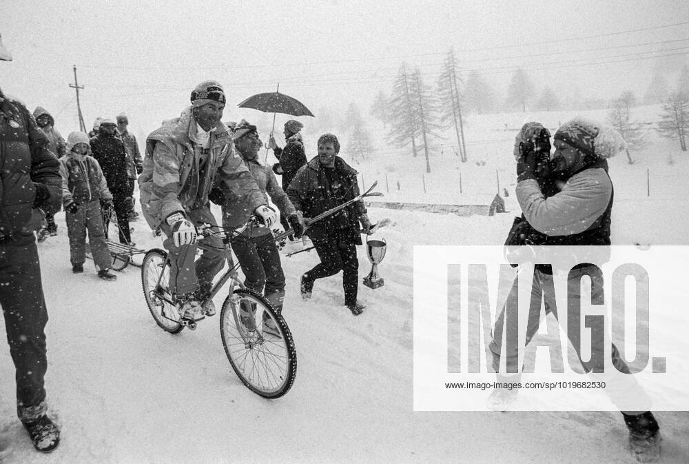 Sestriere 1986 11 29 Ingemar Stenmark won the slalom in Sestriere and got a bike as an extra prize Sestriere Italy x4x