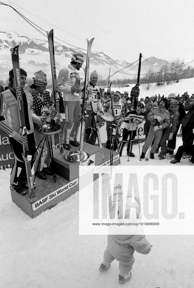 Kizbühel 198601 Alpine athlete Ingemar Stenmarks daughter, right on the podium, wants to pay tribute to her father Kizbühel Austria x4x