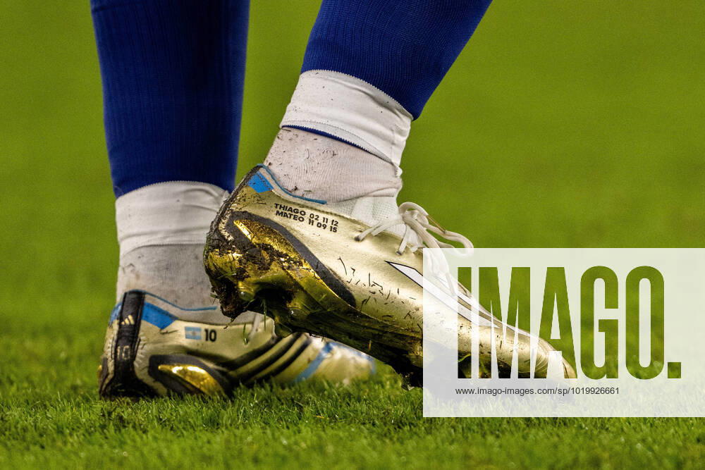 Detailed view of the golden boots of Lionel Messi of Argentina during the FIFA World Cup 2022 football match between Poland and Argentina on November 30, 2022 in Doha Photo Joel Marklund BILDBYRAN code JM JM0396 bbeng football football soccer fotball vm fotbols vm fotbols vm fotbols vm 2022 fifa world cup 2022 poland poland argentina shoes soccer shoes gold shoes,