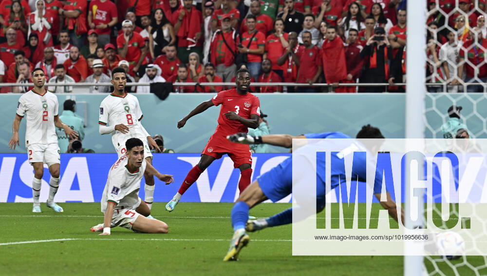 FIFA WM 2022, alle Tore (221201) -- DOHA, Dec. 1, 2022 -- Sam Adekugbe (2nd R) of Canada creates a goal for Canada during the Group F match between Canada and Morocco at the 2022 FIFA World Cup, WM, Weltmeisterschaft, Fussball at Al Thumama Stadium in Doha, Qatar, Dec. 1, 2022. ) (SP)QATAR-DOHA-2022 WORLD CUP-GROUP F-CAN VS MAR XinxYuewei