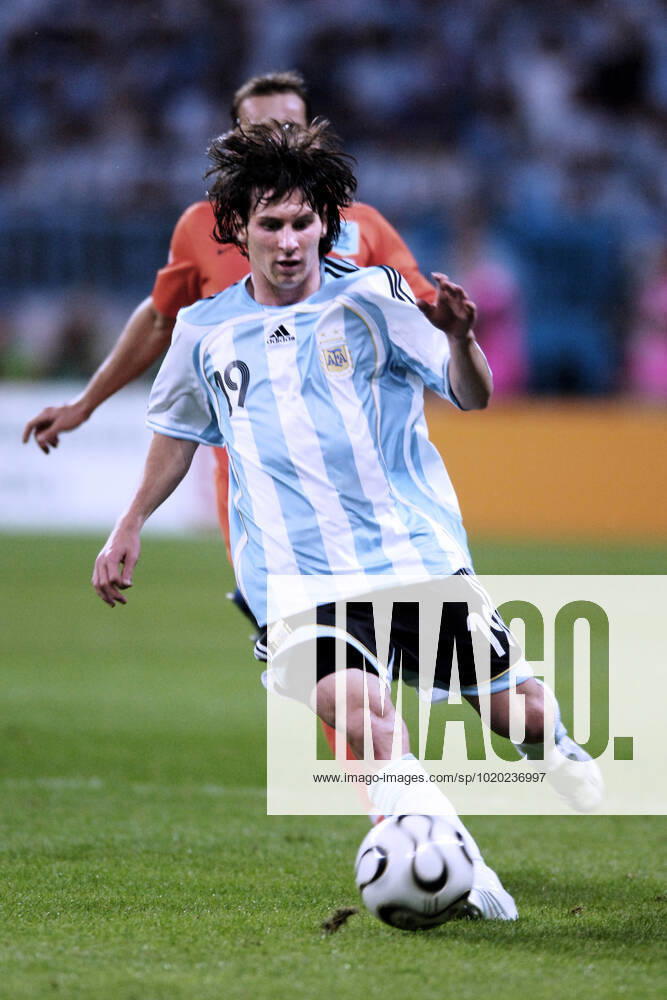 MESSI Lionel Team Argentina FIFA World Cup 2006 in Germany preliminary round match Holland Argentina on 22 06 2006 in Gelsenkirchen DFL REGULATIONS PROHIBIT ANY USE OF PHOTOGRAPHS as IMAGE SEQUENCES and or QUASI VIDEO