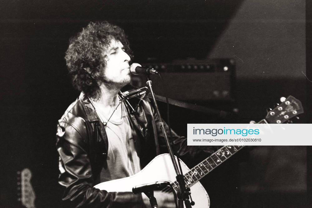 Bob Dylan concert 17 07 1981 Bob Dylan with his Shot Of Love tour on the open air stage Loreley in St Goarshausen on 17 July 1981, St Goarshausen Rheinland Pfalz Germany