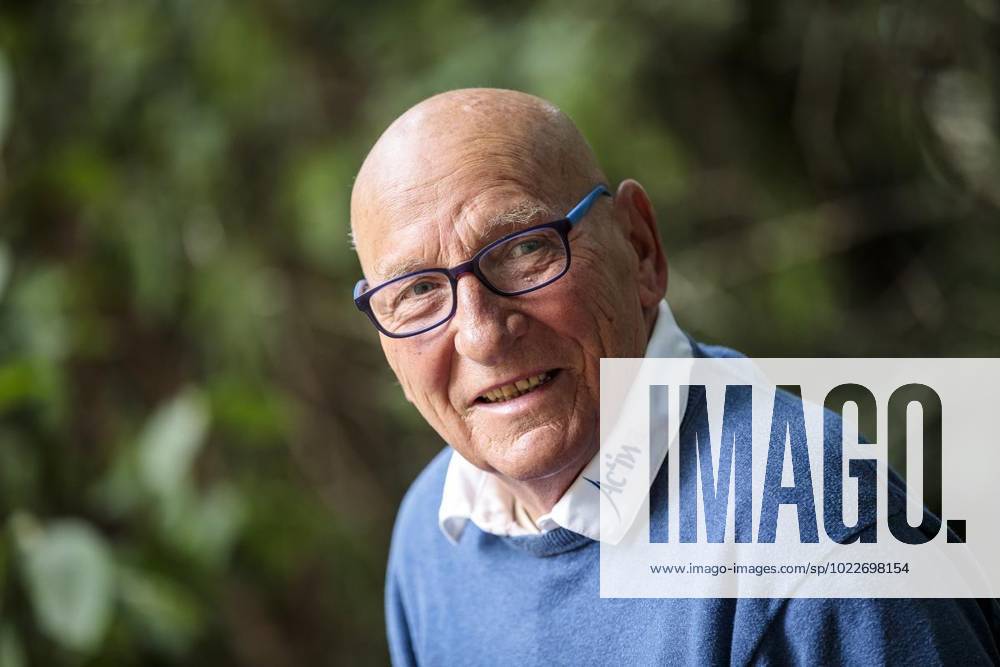 Der ehemalige Fußballspieler Wolfgang Kleff am 11.09.2019 in Mönchengladbach. Wolfgang Kleff (72) hat die erfolgreichsten Jahre von Borussia Mönchengladbach miterlebt. Als Torhüter gewann er mit der Fohlenelf fünfmal die Deutsche Meisterschaft und zweimal den Uefa-Pokal. Nach drei Jahren ohne Teilnahme an einem internationalen Wettbewerb startet Gladbach am 19. September 2019 mit dem Heimspiel gegen den Wolfsberger AC wieder eine neue Europa-League-Saison. Deutschland NRW Mönchengladbach