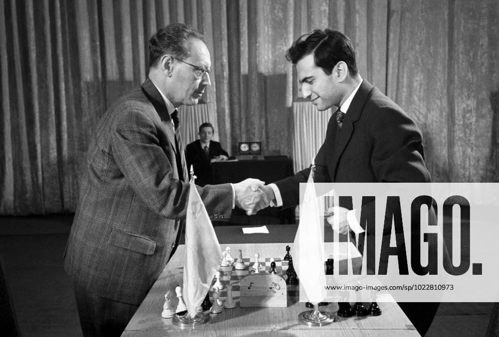 Moscow. The USSR. May 12, 1961. Mikhail Tal (R), a Soviet chess grandmaster, and Mikhail Botvinnik (R), a Soviet chess grandmaster and World Chess Champion, during a rematch at the 1961 World Chess Championship. Valentin Mastyukov, Valentin Cheredintsev TASS 1593626