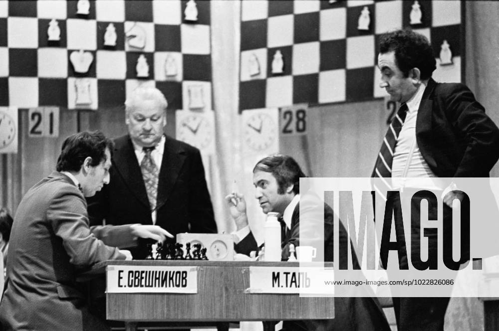 December, 1976. Moscow, USSR. Chess player Evgeny Sveshnikov, Chess Grandmasters Mikhail Tal, Tigran Petrosyan (L-R front) and Chief Arbiter Vladas Mikenas (L back) take part in the 1976 USSR Chess Championship in the Central House of Culture of Railway Workers. The exact date of the photograph is unknown. Vladimir Savostyanov TASS 18758739