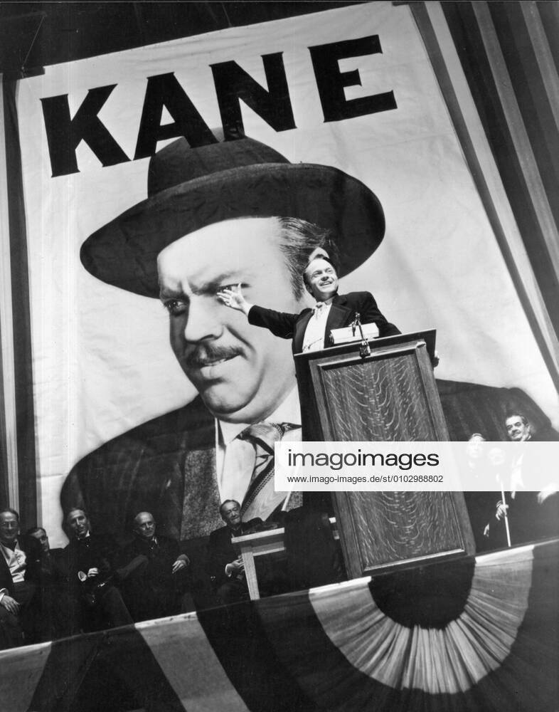 CITIZEN KANE ORSON WELLES Date: 1941. Strictly editorial use only in conjunction with the promotion of the film. Credit line mandatory. This image is copyright of the film company and is supplied under the terms of issue as film still. No commercial or book cover use permitted without prior consent from the film company. Mandatory credit line: Image courtesy RKO RADIO PICTURES Ronald Grant Archive Mary Evans