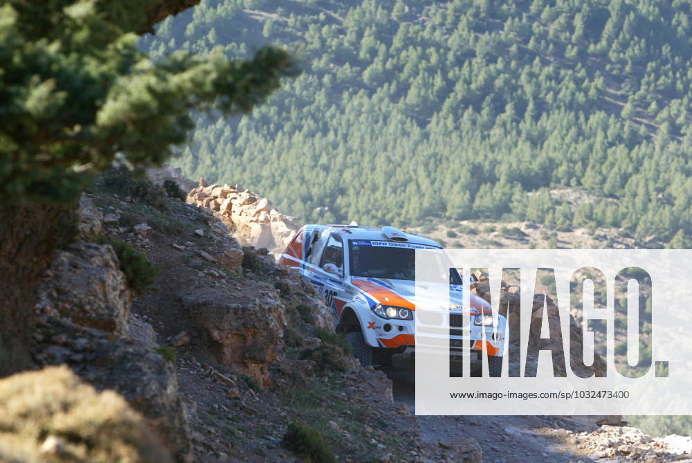 29 th Dakar Rally Germany s Jutta Kleinschmidt drives her BMW X3 during the 2007 Lisbon Dakar rally in Morocco on January 8, 2007. Photo by Michel Maindru Cameleon ABBACAPRESS.COM Morocco