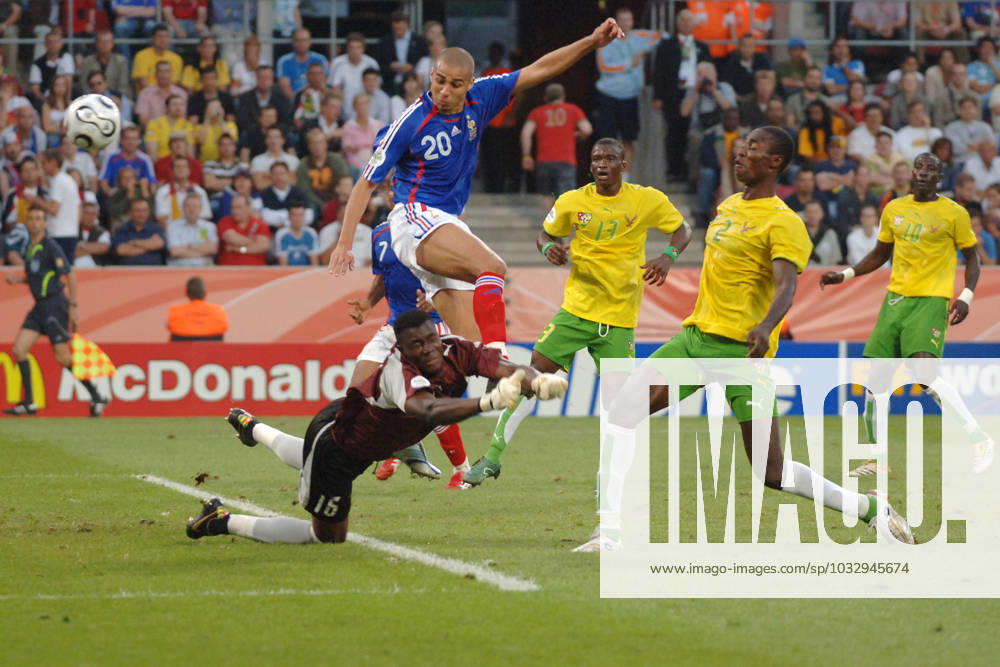 World Cup 2006-Group G, France vs Togo France s striker David Trezeguet, Togo s Kossi Agassa and Dare Nibombe battle for the ball during the 2006 FIFA World Cup, WM, Weltmeisterschaft, Fussball Group G, France vs Togo, in Cologne, Germany, on June 23, 2006. France won 2-0. Photo by Gouhier-Hahn-Orban Cameleon ABACAPRESS.COM Cologne Germany