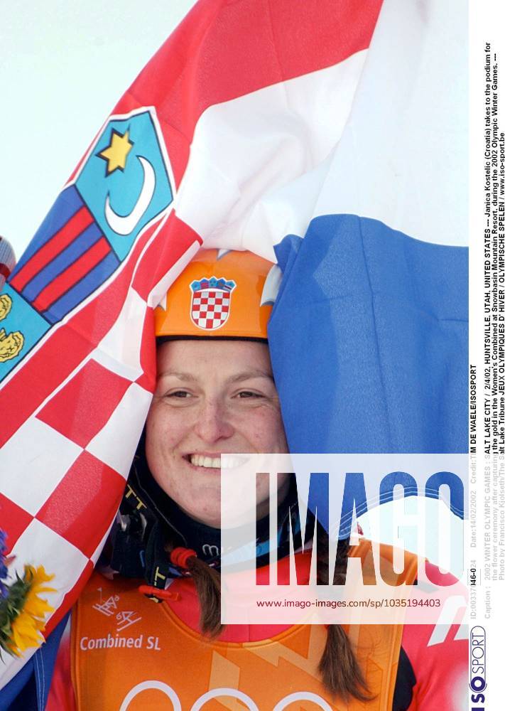2002 WINTER Olympic Games, Olympische Spiele, Olympia, OS : 2002 WINTER OLYMPIC GAMES : SALT LAKE CITY 2 4 02, HUNTSVILLE, UTAH, UNITED STATES --- Janica Kostelic (Croatia) takes to the podium for the flower ceremony after capturing the gold in the Women s Combined at Snowbasin Mountain Resort, during the 2002 Olympic Winter games, Winterspiele,Spiele, Summer games --- Photo by Francisco Kjolseth The Salt Lake Tribune JEUX OLYMPIQUES D HIVER OLYMPISCHE SPELEN www.iso be Ogden United States ETATS UNIS VERENIGDE STATEN