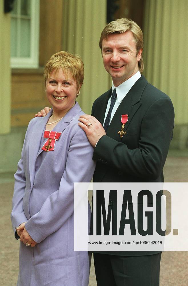 HONOURS FOR TORVILL AND DEAN JAYNE TORVILL, OBE and CHRISTOPHER DEAN, OBE British Champion Ice Skaters Outside Buckingham Palace after receiving their OBEs COMPULSORY CREDIT: UPPA Photoshot Photo UA 017320 B 27.04.2000 HONOURS FOR TORVILL AND DEAN JAYNE TORVILL, OBE and CHRISTOPHER DEAN, OBE British Champion Ice Skaters Outside Buckingham Palace after receiving their OBEs COMPULSORY CREDIT: Talking Photoshot Photo UA 017320 B 27.04.2000, Credit:Photoshot Avalon United Kingdom