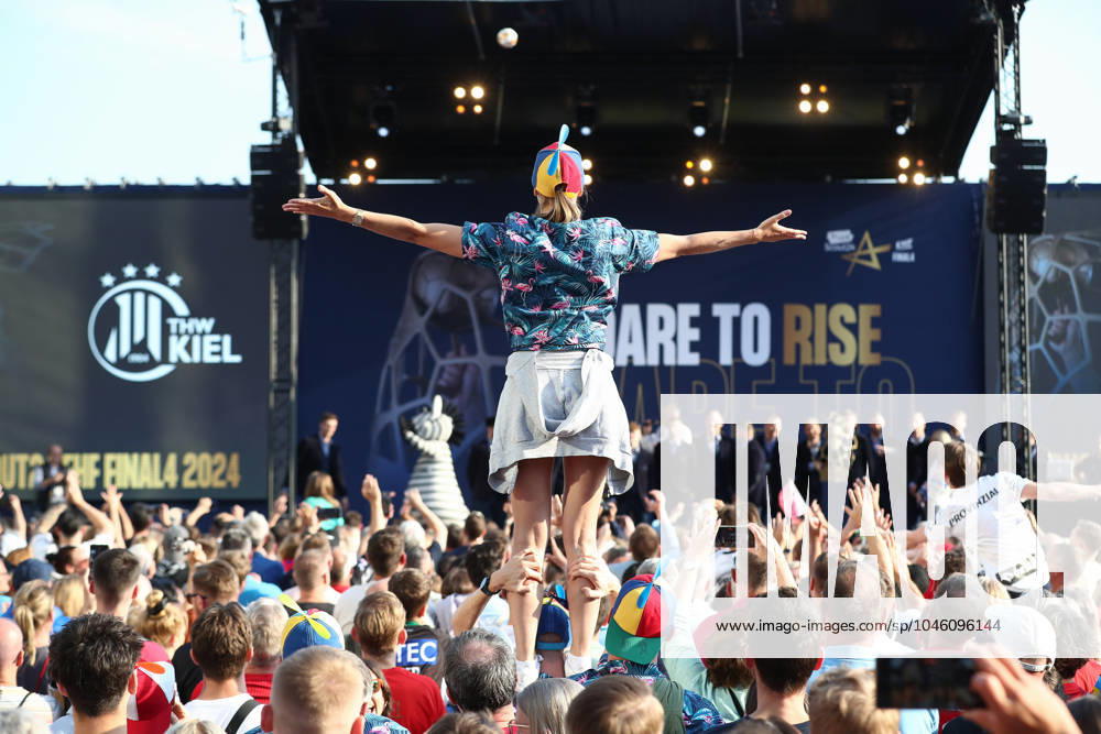 Handball, EHF Champions League, Opening Party v l symbol photo, symbol image spectators, fans, audience Cologne
