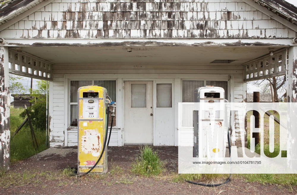 IMAGO Creative: Gesellschaft, Mobilität auf dem Land Old Gas Pumps Kent, Oregon, United States,Old Gas Pumps Old Gas Pumps