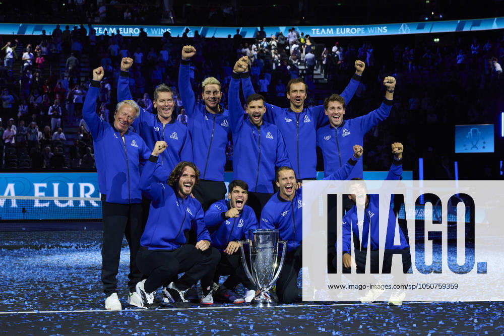 Laver Cup 2024 Berlin - Day 3 BERLIN, GERMANY - SEPTEMBER 22: Carlos Alcaraz, Grigor Dimitrov, Daniil Medvedev, Casper Ruud, Stefanos Tsitsipas, Alexander Zverev, Flavio Cobolli, Jan-Lennard Struff of Team Europe, Bjorn Borg, Captain of Team Europe and Thomas Enqvist, Vice-Captain of Team Europe, celebrate with the Laver Cup trophy after Team Europe win the Laver Cup on day three of the Laver Cup at Uber Arena on September 22, 2024 in Berlin, Germany. (Photo by Francisco Macia Photo Players Images Magara Press) Berlin Uber Arena Germany