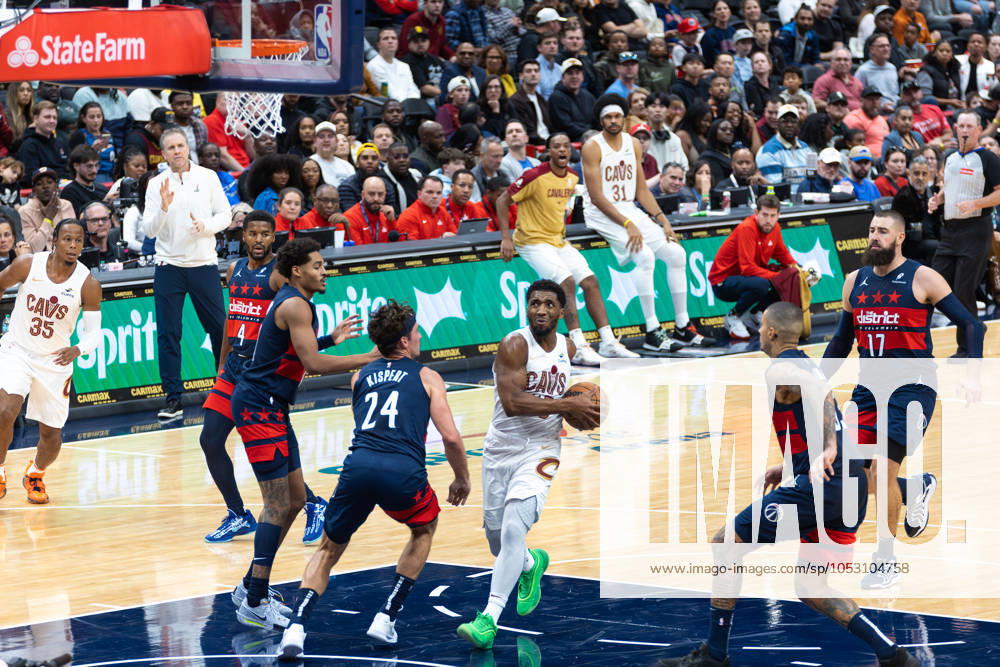 Donovan Mitchell 45 of the Cleveland Cavaliers drives to the basket during the game against the Washington Wizards, at Capital One Arena. Washington USA - ZUMA 20241026_mda_s352_092