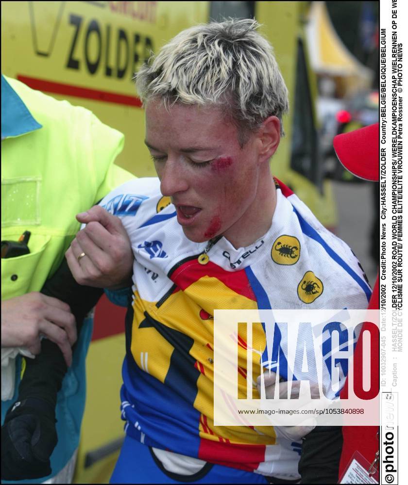 HASSELT ZOLDER 12 10 2002 ROAD WORLD CHAMPIONSHIPS WERELDKAMPIOENSCHAP WIELRENNEN OP DE WEG CHAMPIONNAT DU MONDE DE CYCLISME SUR ROUTE FEMMES ELITE ELITE VROUWEN Petra Rossner PHOTO NEWS HASSELT ZOLDER BELGIE BELGIQUE BELGIUM