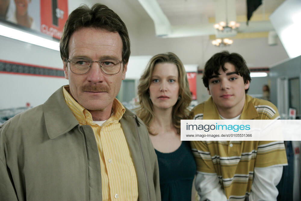 BREAKING BAD US TV SERIES 2008 - Series,1 Episode,1 Pilot BRYAN CRANSTON as Walter H. White, ANNA GUNN as Skylar White, RJ MITTE as Walter White Jr. BREAKING BAD Date: 2008 Mandatory credit line: Image courtesy SONY PICTURES TELEVISION Ronald Grant Archive Mary Evans