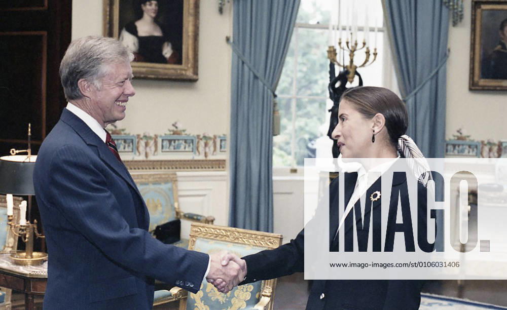 IMAGO ICONS: Ruth Bader Ginsburg Berühmte Feministinnen, Ruth Bader Ginsburg U.S. President Jimmy Carter with Ruth Bader Ginsburg at White House Reception for Women Federal Judges, Washington, D.C., USA, Jimmy Carter s Presidential Photographs, White House Staff Photographers Collection