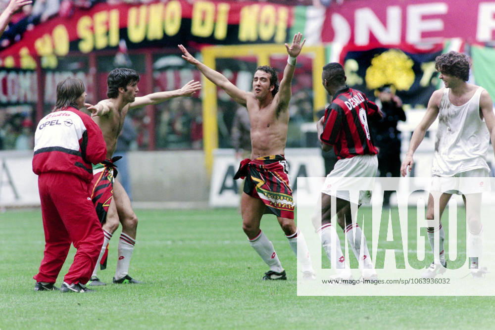 Football, Serie A, Milan Fiorentina, 3-1 Paulo Die Canio, Milan celebrates after the win