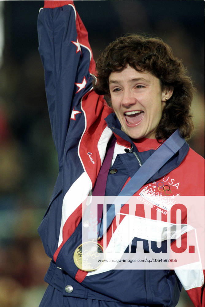 Historical pictures HAMAR 1994 02 19 Olympic Games, Olympische Spiele, Olympia, OS 1994 Lillehammer Sprint, women, 500 meters Here Bonnie Blair USA cheers on the victory podium with the gold medal Photo Lise Aserud NTB NTB HAMAR NORGE NORWAY . RESTRICTED USE FOR BETTING COMPANIES Ref:0240196007st