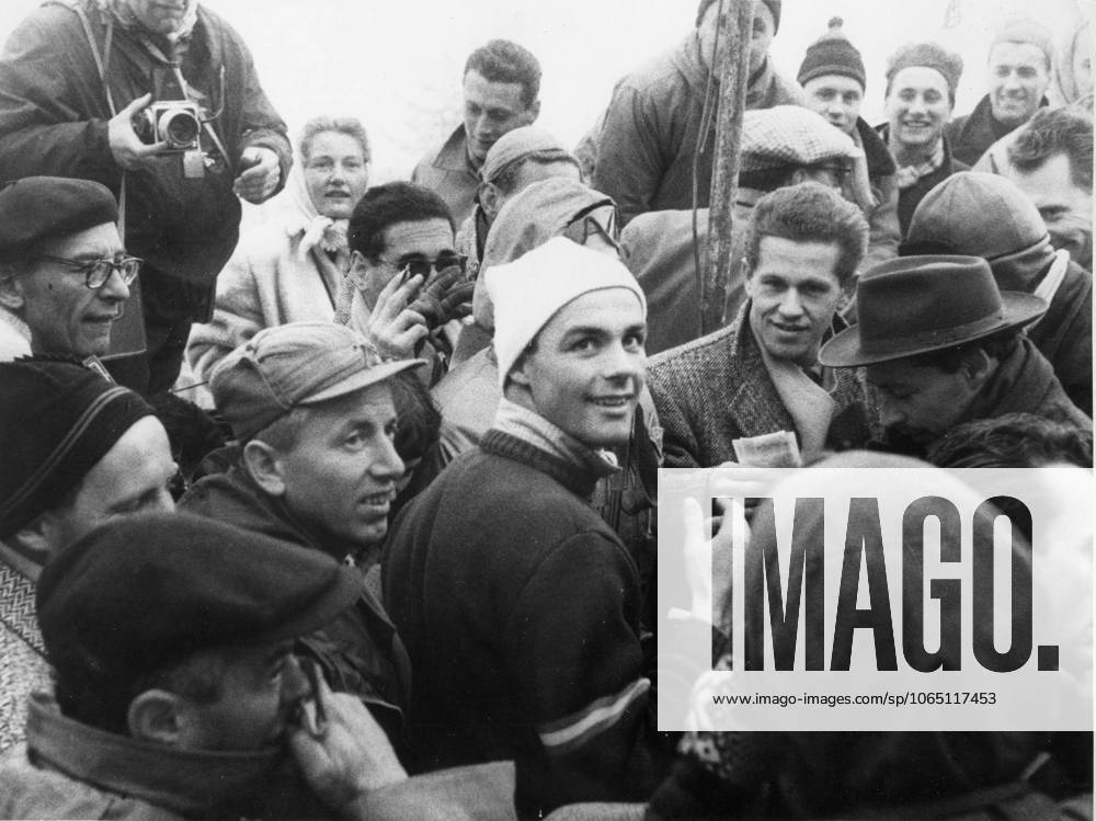 Ski Alpine u B Z Toni Sailer Center, white Cap Austria , the from Autograph hunters and Photographers surrounded will Cortina D Ampezzo Italy ATTENTION date estimated !ACHTUNG AUFNAHMEDATUM GESCHÄTZT!