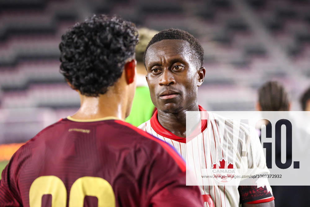 Canada defender Richie Laryea (22) and Venezuela defender Ronald Hernandez (20) speak together at the end of an International Friendly, Länderspiel, Nationalmannschaft soccer match between Canada and Venezuela at Chase Stadium in Fort Lauderdale, Florida, on November 18, 2025. (Photo by Chris Arjoon Icon Sportswire) SOCCER: NOV 18 Canada vs Venezuela Icon25111800155
