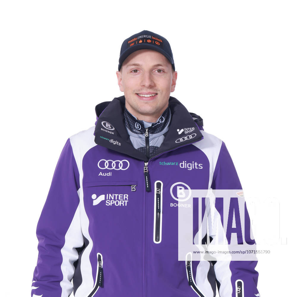 Jonas Stockinger, DSV Deutscher Skiverband Porträttermin 2025 2026, Ski Alpin, Headshot, Headshots, Portrait, Shooting, Studio, Studioshooting, Vorstellung, Präsentation, Pressetermin, GER ATTENTION Royalty-free use with attribution This media material may be used freely for editorial purposes in broadcast, print, online, and radio Use for other purposes is prohibited ATTENTION Royalty-free use with attribution This media asset is free for editorial broadcast, print, online and radio use It is restricted for use for other purposes