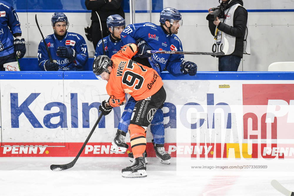 Straubing Tigers vs Grizzlys Wolfsburg, Ice Hockey, German Ice Hockey League, Penny DEL, 46 Matchday, Season 2025 2026, 27 02 2026 Justin Scott Straubing Tigers on the sidelines with Matthew White Grizzlys Wolfsburg , Ice Hockey Men, German Ice Hockey League, Penny DEL, 46 Matchday, Season 2025 2026 on 27 02 2026 at Eisstadion am Pulverturm, Straubing Tigers blue vs Grizzlys Wolfsburg orange