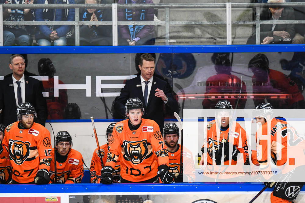 Straubing Tigers vs Grizzlys Wolfsburg, Ice Hockey, German Ice Hockey League, Penny DEL, 46 Matchday, Season 2025 2026, 27 02 2026 Mike Stewart Grizzlys Wolfsburg , Ice Hockey Men, German Ice Hockey League, Penny DEL, 46 Matchday, Season 2025 2026 on 27 02 2026 at Eisstadion am Pulverturm, Straubing Tigers blue vs Grizzlys Wolfsburg orange
