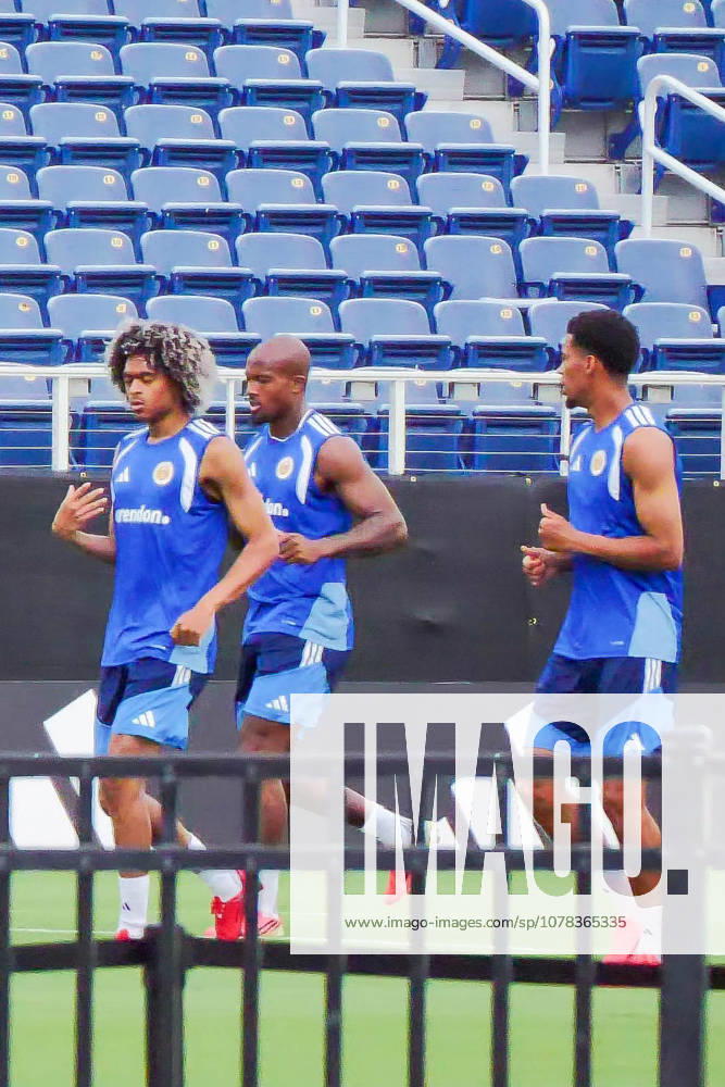 Members of the CuraoÂßao squad warm up during a closed practice at FAU Stadium in Boca Raton, Florida, on Tuesday. The team is preparing for its FIFA World Cup, WM, Weltmeisterschaft, Fussball debut, opening Group E against Germany. Boca Raton USA - ZUMAc343 20260609_znp_c343_006