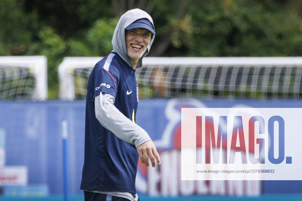 FIFA World Cup, WM, Weltmeisterschaft, Fussball 2026 preparations - England training session England s head coach Thomas Tuchel leads a training session in Palm Beach Gardens, Florida, USA, 09 June 2026. England are drawn in Group L of the upcoming FIFA World Cup 2026 starting on 11 June 2026 and running until 19 July 2026. PALM BEACH GARDENS FLORIDA United States