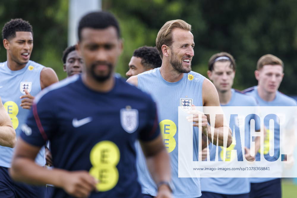 FIFA World Cup, WM, Weltmeisterschaft, Fussball 2026 preparations - England training session Harry Kane (C) of England and teammates attend a training session in Palm Beach Gardens, Florida, USA, 09 June 2026. England are drawn in Group L of the upcoming FIFA World Cup 2026 starting on 11 June 2026 and running until 19 July 2026. PALM BEACH GARDENS FLORIDA United States