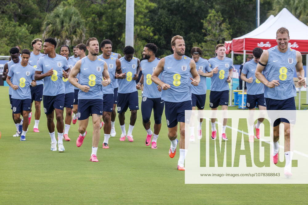 FIFA World Cup, WM, Weltmeisterschaft, Fussball 2026 preparations - England training session Harry Kane (C) of England and teammates attend a training session in Palm Beach Gardens, Florida, USA, 09 June 2026. England are drawn in Group L of the upcoming FIFA World Cup 2026 starting on 11 June 2026 and running until 19 July 2026. PALM BEACH GARDENS FLORIDA United States