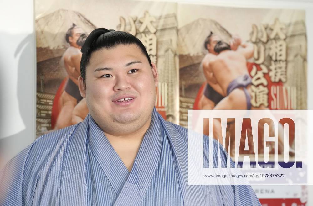 Sumo: Paris tournament Sumo grand champion Onosato meets the press at Haneda airport in Tokyo on June 10, 2026, before flying to France for a June 13-14 sumo tournament in Paris. About 130 wrestlers and staff members will participate in the Japan Sumo Association s event, the third in Paris since 1986 and 1995. Half of the participants have already arrived in the French capital. A14AA0005618153P