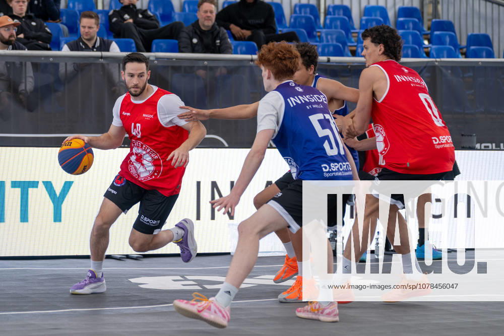 Hugo Suhard Team Toulouse, 40 dribbling with Frederic Kraass Team New Delhi, 51 and Jules Rambaut Team Toulouse, 0 Innside 3x3 Circus, Basketball, Group Phase, D Sports, 13 06 2026 Innside 3x3 Circus, Basketball, Group Phase, D Sports, 13 06 2026 Duesseldorf