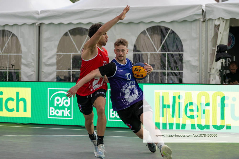 Duel between Miles Osei Team Bochum, 13 and Simon Feneberg Team Hannover, 37 Innside 3x3 Circus, basketball, group phase, D Sports, 13 06 2026 Innside 3x3 Circus, basketball, group phase, D Sports, 13 06 2026 Duesseldorf