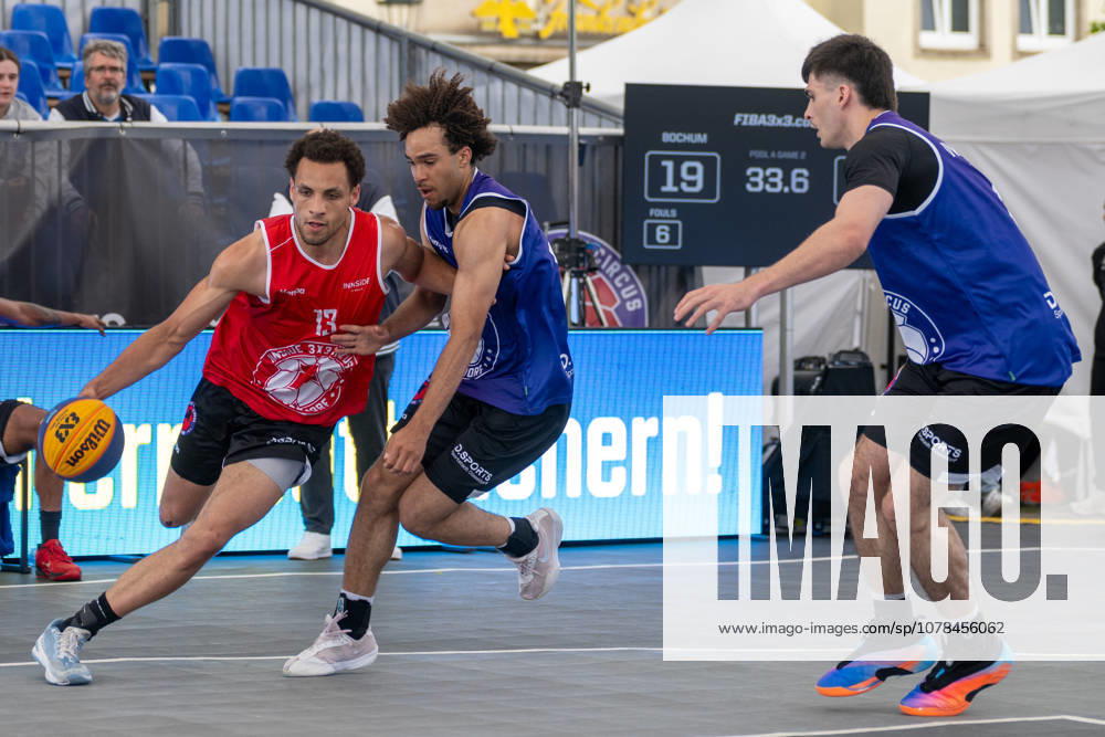 Duel between Miles Osei Team Bochum, 13 and Emanuel Aloys Mpacko Team Hannover, 31 Next to Sebastian Schwachhofer Team Hannover, 09 Innside 3x3 Circus, Basketball, Group Phase, D Sports, 13 06 2026 Innside 3x3 Circus, Basketball, Group Phase, D Sports, 13 06 2026 Duesseldorf
