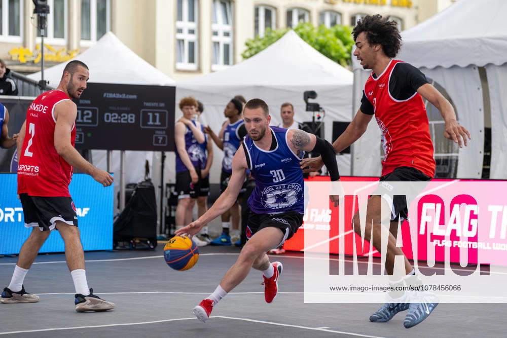 Duel between Yoeri Hoexum Team Twente, 30 and Rotimi Sofiane Ogunniyi Team Bonn, 03 Besides Milos Jovanovic Team Bonn, 02 Innside 3x3 Circus, Basketball, Group Phase, D Sports, 13 06 2026 Innside 3x3 Circus, Basketball, Group Phase, D Sports, 13 06 2026 Duesseldorf