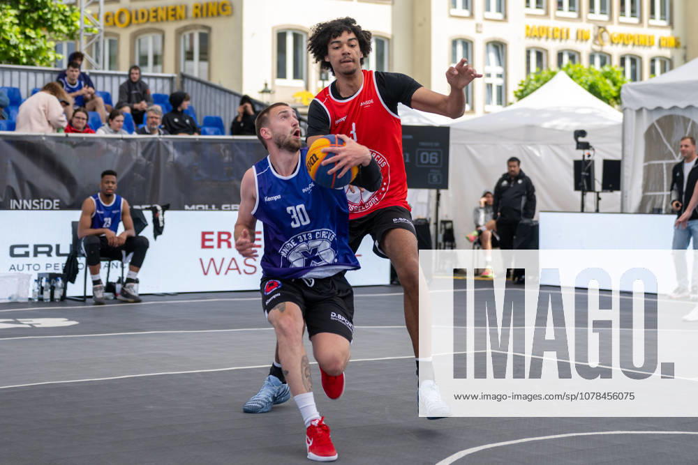 Duel between Yoeri Hoexum Team Twente, 30 and Rotimi Sofiane Ogunniyi Team Bonn, 03 Innside 3x3 Circus, Basketball, Group Stage, D Sports, 13 06 2026 Innside 3x3 Circus, Basketball, Group Stage, D Sports, 13 06 2026 Duesseldorf