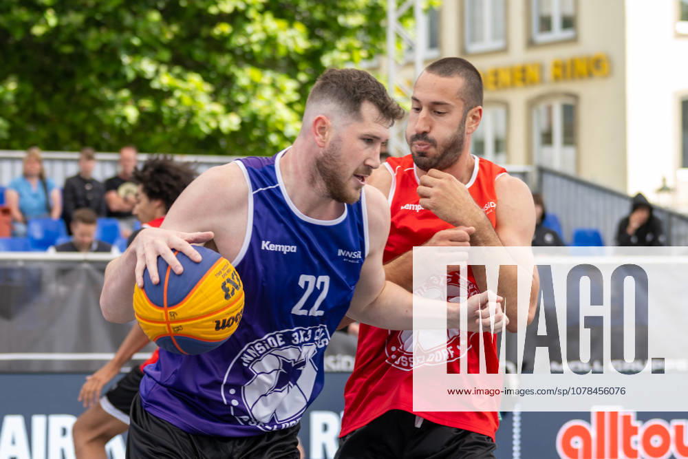 Duel between Mark Laros 8team Twente, 22 and Milos Jovanovic Team Bonn, 02 Innside 3x3 Circus, basketball, group phase, D Sports, 13 06 2026 Innside 3x3 Circus, basketball, group phase, D Sports, 13 06 2026 Duesseldorf
