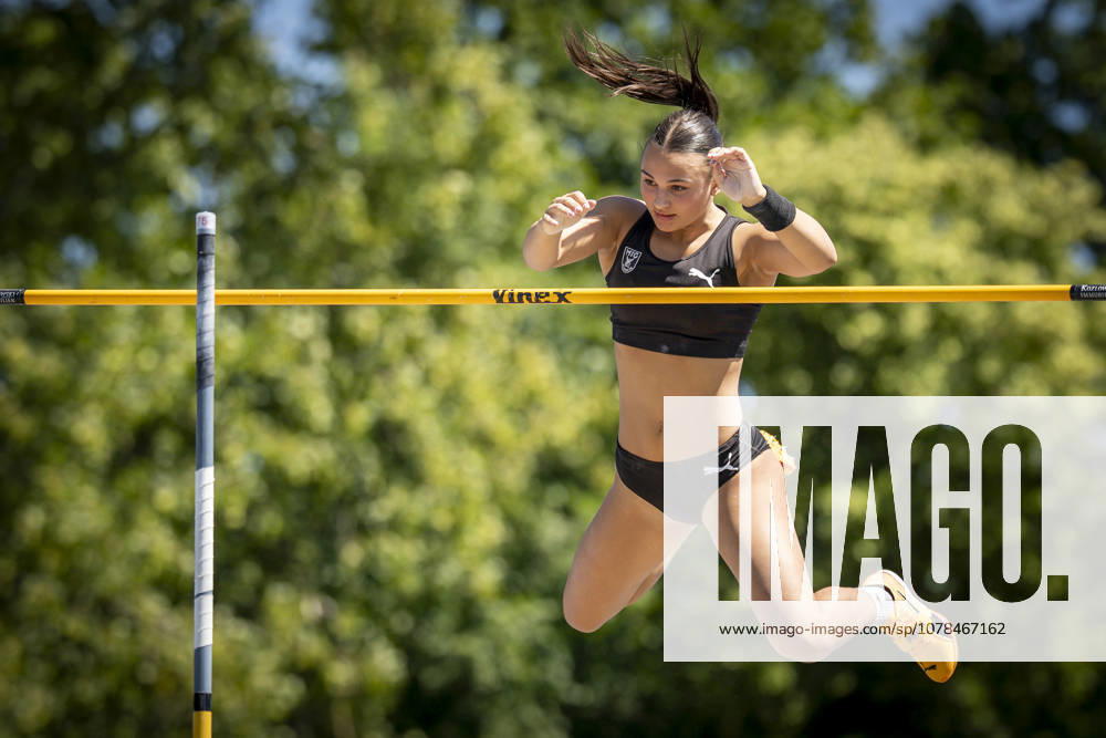 MANNHEIM, GERMANY - JUNE 13, 2026 : Eva Marie Weisbrodt (GER MTG Mannheim) competing in the women’s U20 pole vault during the Juniorengala 2026 at Michael-Hoffmann-Stadion on June 13, 2026 in Mannheim, Germany. Baden-Wuerttemberg Germany