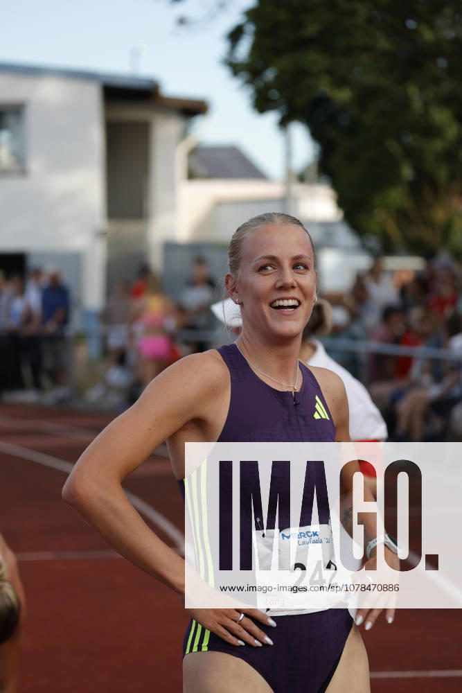 Athletics Merck Laufgala Pfungstadt TSV stadium with top runs here 800m run two runners under 2 minutes No. 242 Majtie KOLBERG LG Kreis Ahrweiler in 1 58 67 min and No. 455 Ziva Remic Slovenia 2009 in 1 59 64 min Pfungstadt Hessen Germany