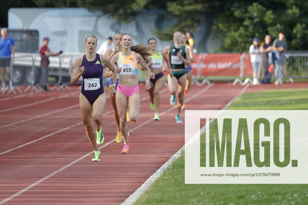 Athletics Merck Laufgala Pfungstadt TSV stadium with top runs here 800m run two runners under 2 minutes No. 242 Majtie KOLBERG LG Kreis Ahrweiler in 1 58 67 min and No. 455 Ziva Remic Slovenia 2009 in 1 59 64 min Pfungstadt Hessen Germany
